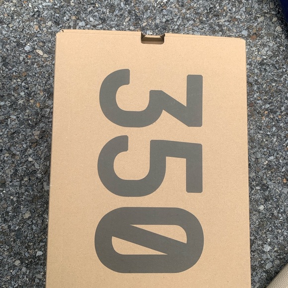 adidas Yeezy Boost 350 V2 Box